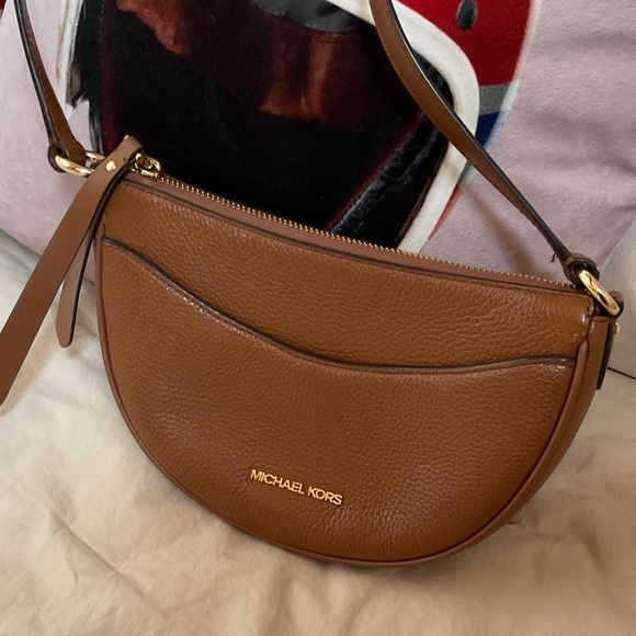 MICHAEL KORS
Dover Small Half Moon Crossbody - Picture 4 of 9